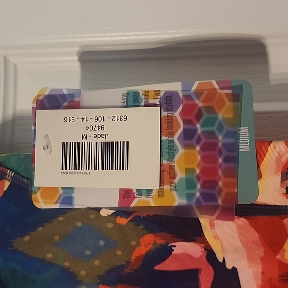 LuLaRoe Jade Capri M - Picture 2 of 2